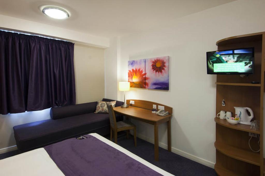 Premier Inn Glasgow - Cumbernauld Room photo