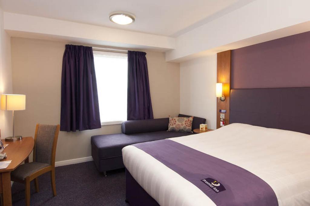 Premier Inn Glasgow - Cumbernauld Room photo
